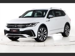 Photo of the vehicle Volkswagen Tiguan