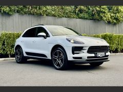 Photo of the vehicle Porsche Macan