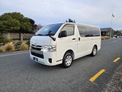 Photo of the vehicle Toyota HiAce