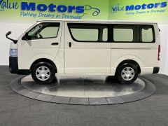 Photo of the vehicle Toyota HiAce