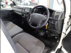 Photo of the vehicle Toyota HiAce