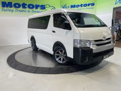 Photo of the vehicle Toyota HiAce