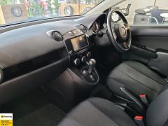 Photo of the vehicle Mazda Demio