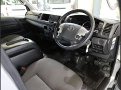 Photo of the vehicle Toyota HiAce