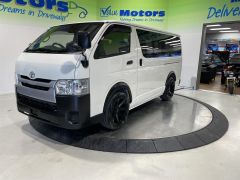 Photo of the vehicle Toyota HiAce