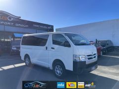 Photo of the vehicle Toyota HiAce