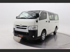 Photo of the vehicle Toyota HiAce