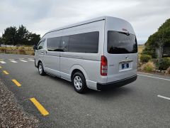 Photo of the vehicle Toyota HiAce