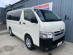 Photo of the vehicle Toyota HiAce