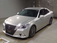 Photo of the vehicle Toyota Crown