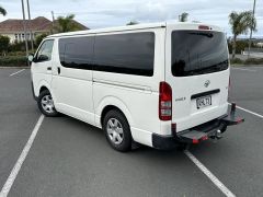 Photo of the vehicle Toyota HiAce