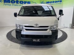 Photo of the vehicle Toyota HiAce