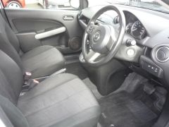 Photo of the vehicle Mazda Demio