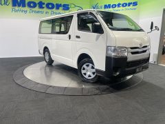 Photo of the vehicle Toyota HiAce