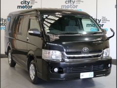 Photo of the vehicle Toyota HiAce