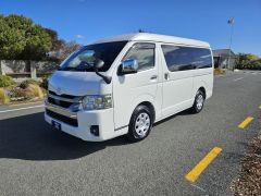 Photo of the vehicle Toyota HiAce