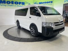 Photo of the vehicle Toyota HiAce