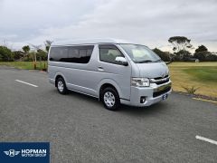 Photo of the vehicle Toyota HiAce