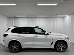 Photo of the vehicle BMW X5