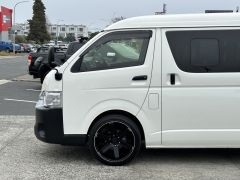 Photo of the vehicle Toyota HiAce