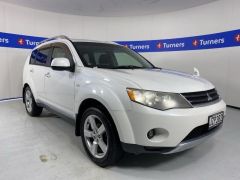 Photo of the vehicle Mitsubishi Outlander