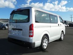 Photo of the vehicle Toyota HiAce