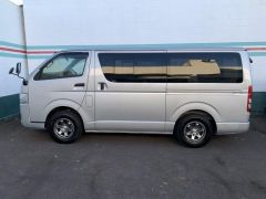 Photo of the vehicle Toyota HiAce