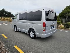 Photo of the vehicle Toyota HiAce