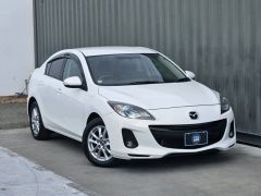 Photo of the vehicle Mazda Axela