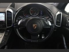 Photo of the vehicle Porsche Cayenne