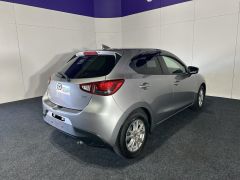 Photo of the vehicle Mazda Demio