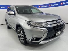 Photo of the vehicle Mitsubishi Outlander