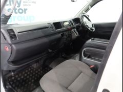 Photo of the vehicle Toyota HiAce