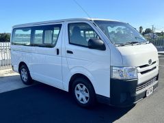 Photo of the vehicle Toyota HiAce