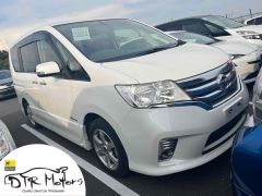 Photo of the vehicle Nissan Serena