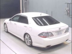 Photo of the vehicle Toyota Crown