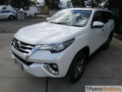 Photo of the vehicle Toyota Fortuner