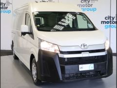 Photo of the vehicle Toyota HiAce