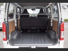 Photo of the vehicle Toyota HiAce