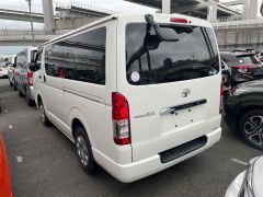 Photo of the vehicle Toyota HiAce