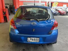 Photo of the vehicle Toyota Vitz