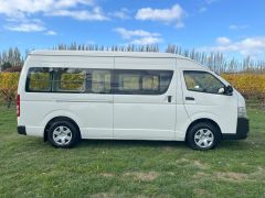 Photo of the vehicle Toyota HiAce