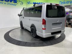 Photo of the vehicle Toyota HiAce