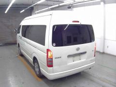 Photo of the vehicle Toyota HiAce