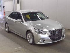 Photo of the vehicle Toyota Crown