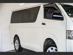 Photo of the vehicle Toyota HiAce