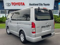 Photo of the vehicle Toyota HiAce