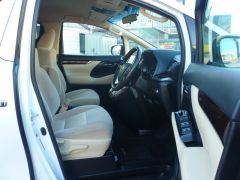 Photo of the vehicle Toyota Vellfire