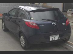 Photo of the vehicle Mazda Demio