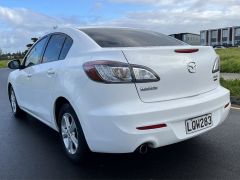 Photo of the vehicle Mazda Axela